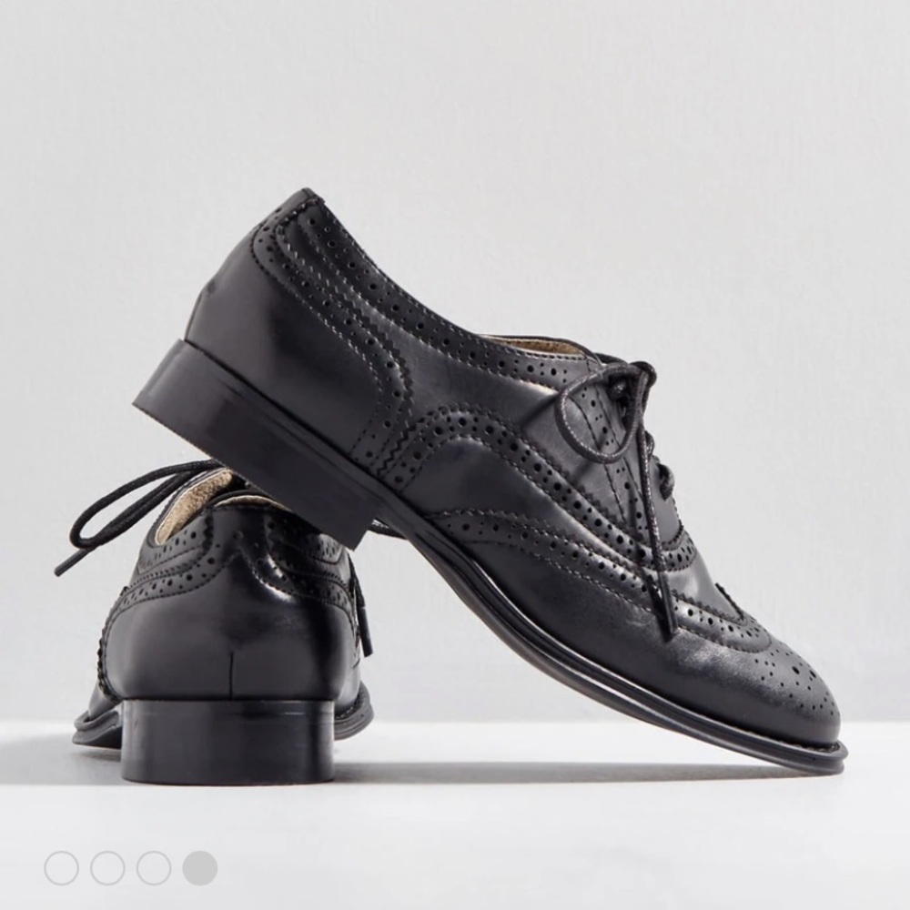 Modcloth NWOT Talking Picture Oxford Flat